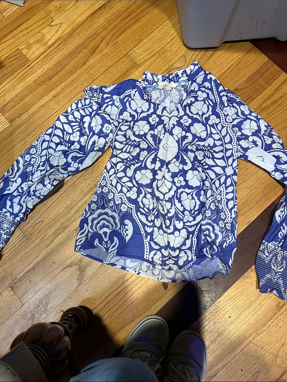 L.L. Bean Blue and White Floral V-Neck Pullover Top